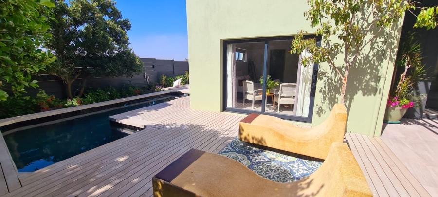10 Bedroom Property for Sale in Bloubergstrand Western Cape